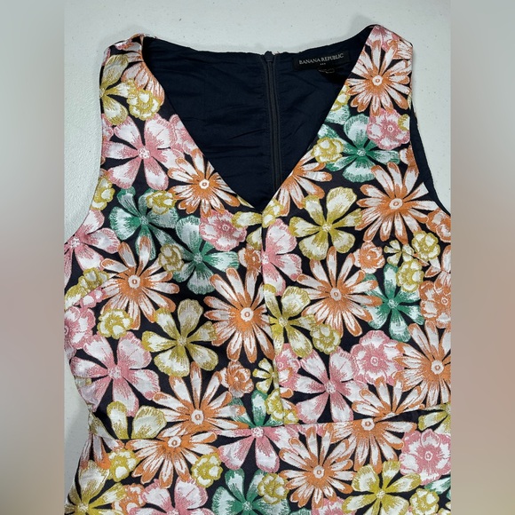 Banana Republic sheath Dress Size
2P Multicolor Floral Embossed
Jacquard - Picture 6 of 12